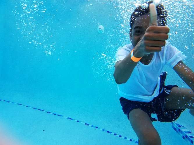 mantener una piscina
