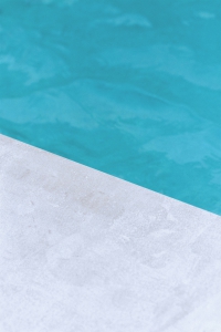 arreglar-las-grietas-de-la-piscina-con-sertec-riego