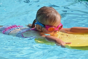 Productos básicos para mantener la piscina